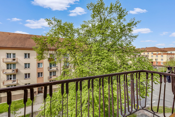 Pohled z balkonu - Prodej bytu 2+1 v osobním vlastnictví 58 m², Příbram