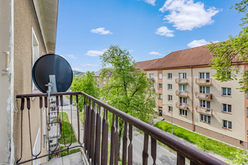 Pohled z balkonu - Prodej bytu 2+1 v osobním vlastnictví 58 m², Příbram