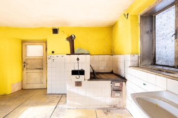 Kuchyně. - Prodej chaty / chalupy 77 m², Vydří
