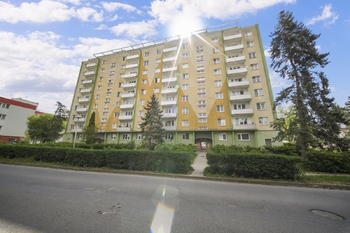 Prodej světlého bytu s balkonem, 56 m², Tovární, Olomouc – Hodolany - Prodej bytu 2+1 v osobním vlastnictví 56 m², Olomouc 