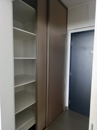 Vestavěná skříň - Pronájem bytu 1+kk v osobním vlastnictví 34 m², Praha 9 - Letňany