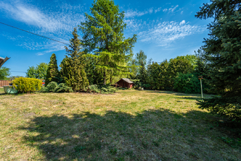 Prodej pozemku 7711 m², Týnec nad Labem