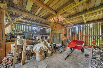 Vnitřní část stodoly - Prodej domu 97 m², Semily