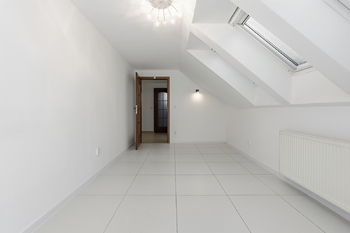 Pronájem domu 210 m², Jenišov