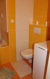 Koupelna - Pronájem bytu 1+1 v osobním vlastnictví 34 m², Brno