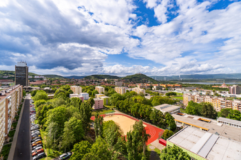 Výhled z kuchyňské lodžie - Prodej bytu 3+1 v osobním vlastnictví 70 m², Most