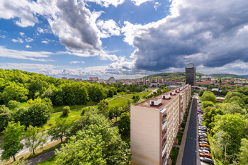 Výhled z druhé lodžie - Prodej bytu 3+1 v osobním vlastnictví 70 m², Most