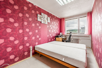 Pokoj č. 2 - Prodej bytu 3+1 v osobním vlastnictví 70 m², Most