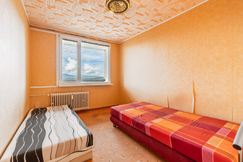 Pokoj č. 3 - Prodej bytu 3+1 v osobním vlastnictví 70 m², Most