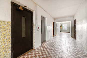 Chodba s výtahem - Prodej bytu 3+1 v osobním vlastnictví 70 m², Most