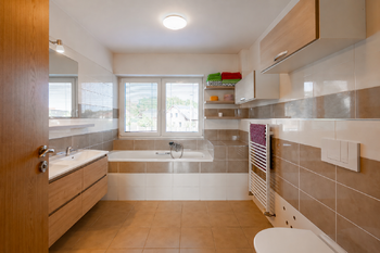 Prodej domu 199 m², Hovorčovice