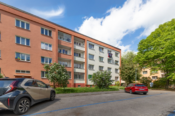 Pohled na dům - Pronájem bytu 2+1 v družstevním vlastnictví 53 m², Praha 6 - Břevnov