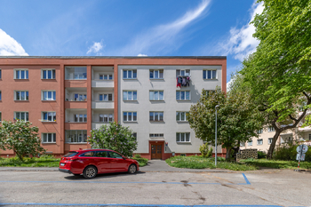 Pohled na dům - Pronájem bytu 2+1 v družstevním vlastnictví 53 m², Praha 6 - Břevnov