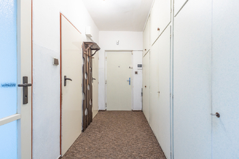 Předsíň - Pronájem bytu 2+1 v družstevním vlastnictví 53 m², Praha 6 - Břevnov