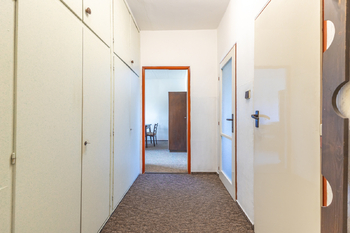 Předsíň - Pronájem bytu 2+1 v družstevním vlastnictví 53 m², Praha 6 - Břevnov