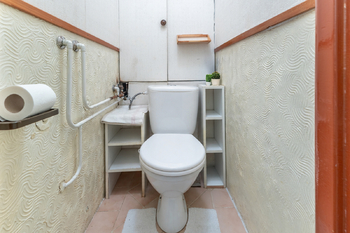 Samostatná toaleta - Pronájem bytu 2+1 v družstevním vlastnictví 53 m², Praha 6 - Břevnov