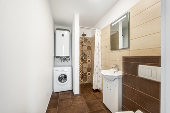 byt 2+kk koupelna 1. NP - Prodej domu 196 m², Třeboň