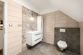 koupelna byt 4+kk, 2.NP - Prodej domu 196 m², Třeboň