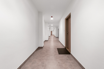 společné prostory  - Pronájem bytu 1+kk v osobním vlastnictví 38 m², Praha 9 - Vysočany
