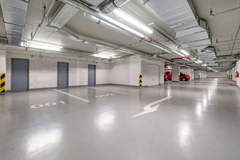 garáž - Pronájem bytu 1+kk v osobním vlastnictví 38 m², Praha 9 - Vysočany