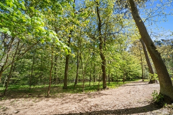 Stavební pozemek s velkým potenciálem v prodeji - Prodej pozemku 2247 m², Hradištko