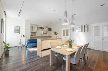 Jídelní kout v obývacím pokoji - Pronájem bytu 3+kk v osobním vlastnictví 119 m², Praha 2 - Vinohrady 
