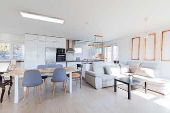 Obývací pokoj s kuchyní - Prodej domu 162 m², Přestavlky