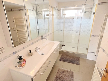 1NP: koupelna - Prodej domu 285 m², Poděbrady