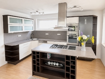 1NP: Kuchyně - Prodej domu 285 m², Poděbrady