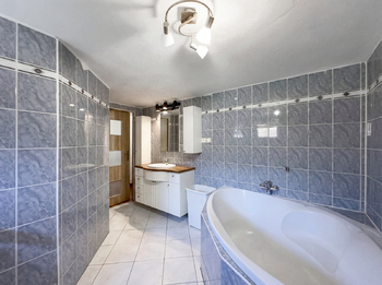 Prodej domu 130 m², Místo