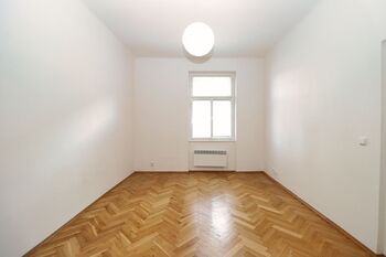 Pronájem bytu 1+1 v osobním vlastnictví 39 m², Praha 2 - Nusle