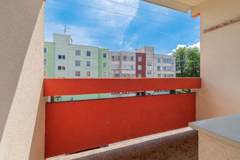 Byt 4+1 v Blatné – lodžie - Prodej bytu 4+1 v osobním vlastnictví 74 m², Blatná