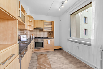Byt 4+1 v Blatné – kuchyně - Prodej bytu 4+1 v osobním vlastnictví 74 m², Blatná