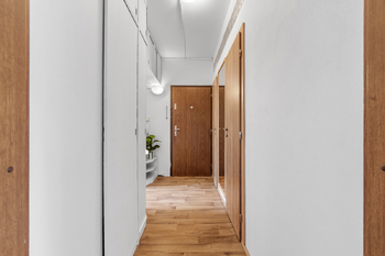 Byt 4+1 v Blatné – předsíň - Prodej bytu 4+1 v osobním vlastnictví 74 m², Blatná