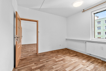 Byt 4+1 v Blatné – dětský pokoj - Prodej bytu 4+1 v osobním vlastnictví 74 m², Blatná