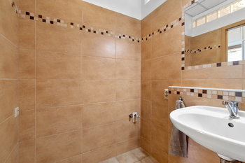 Byt 4+1 v Blatné – koupelna - Prodej bytu 4+1 v osobním vlastnictví 74 m², Blatná