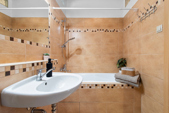 Byt 4+1 v Blatné – koupelna - Prodej bytu 4+1 v osobním vlastnictví 74 m², Blatná