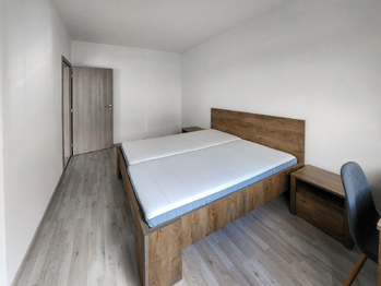 ložnice - Prodej bytu 2+kk v osobním vlastnictví 49 m², Praha 9 - Vysočany