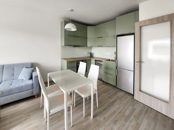 Obývací pokoj a kk - Prodej bytu 2+kk v osobním vlastnictví 49 m², Praha 9 - Vysočany