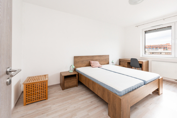 ložnice - Prodej bytu 2+kk v osobním vlastnictví 49 m², Praha 9 - Vysočany