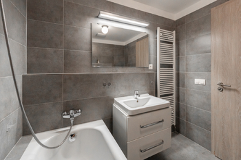 koupelna - Prodej bytu 2+kk v osobním vlastnictví 49 m², Praha 9 - Vysočany