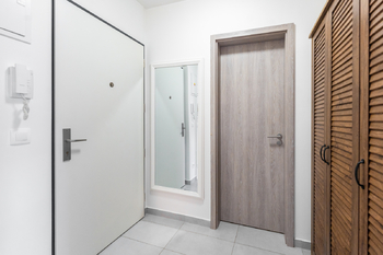 vstupní hala - Prodej bytu 2+kk v osobním vlastnictví 49 m², Praha 9 - Vysočany