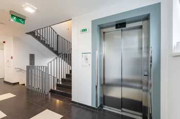 výtah - Prodej bytu 2+kk v osobním vlastnictví 49 m², Praha 9 - Vysočany