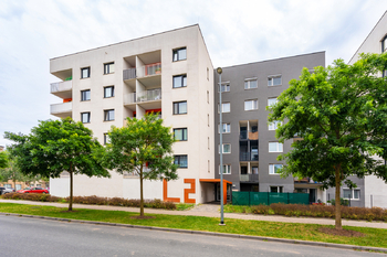 pohled na dům - Prodej bytu 2+kk v osobním vlastnictví 49 m², Praha 9 - Vysočany