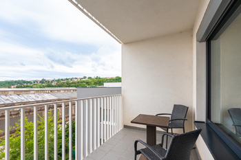 lodžie - Prodej bytu 2+kk v osobním vlastnictví 49 m², Praha 9 - Vysočany