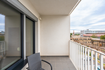 lodžie - Prodej bytu 2+kk v osobním vlastnictví 49 m², Praha 9 - Vysočany