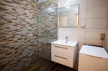 Koupelna - Pronájem bytu 2+1 v osobním vlastnictví 56 m², Praha 7 - Holešovice