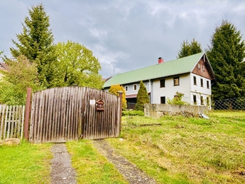 Pohled od brány - Prodej domu 260 m², Brniště