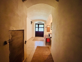 Vstupní chodba - Prodej domu 260 m², Brniště