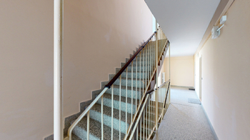 chodba domu - Prodej bytu 3+1 v osobním vlastnictví 62 m², Brno